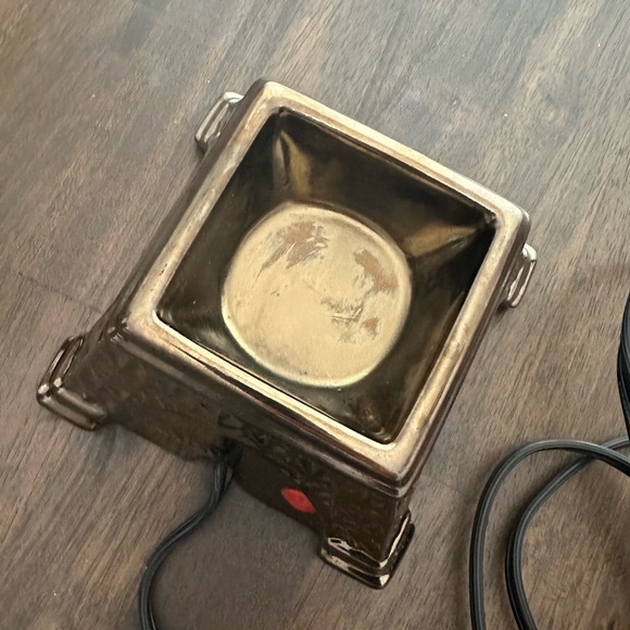 Midnight in Paris Eiffel Tower Scenty Wax Warmer (Discontinued 2018) - Picture 8 of 10